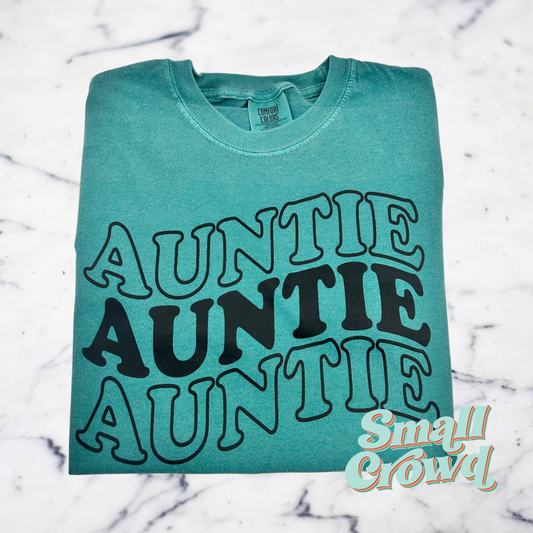 Auntie | short sleeve tee - emerald | comfort colors